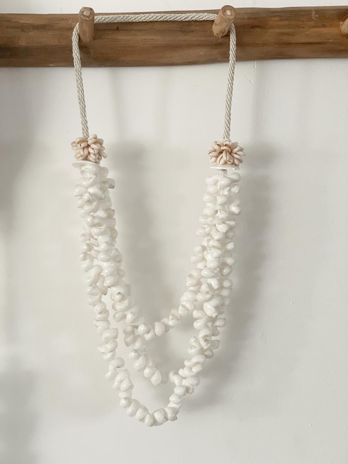 WhatsApp Image 2021-02-14 at 11.34.35 שרשרת צדפים איים – תמונה 1